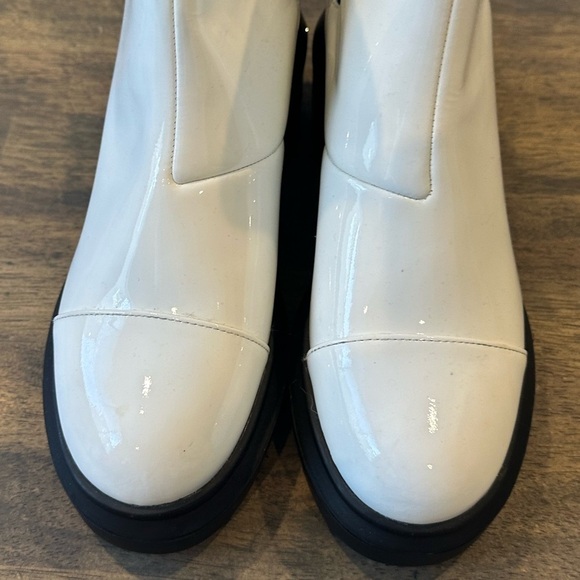 Stuart Weitzman Norah Chelsea Boot - Picture 6 of 7
